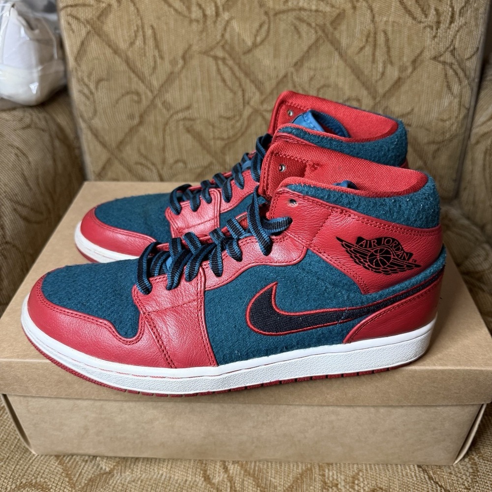 Rare 2013 Nike Air Jordan 1 Mid Retro Gym Red Dark Sea Size 9 Red Green Clean!
